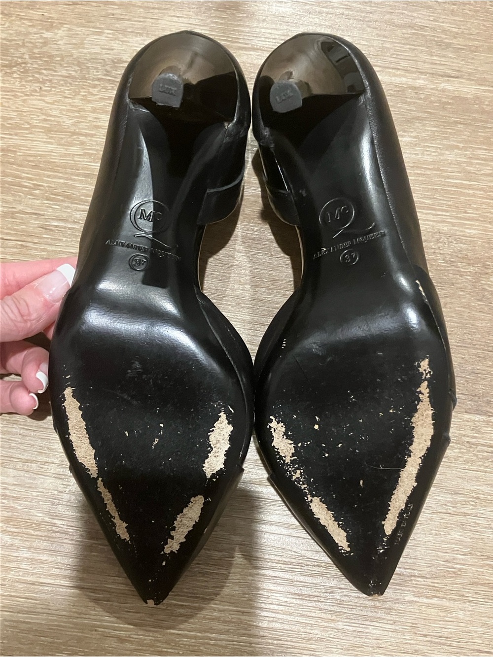 Alexander McQueen Black Pointed Toe Pumps 37 Italy - Picture 3 of 3